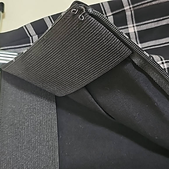 Ann taylor Black/White Square Print Mini Skirt Size 0P - Picture 4 of 6